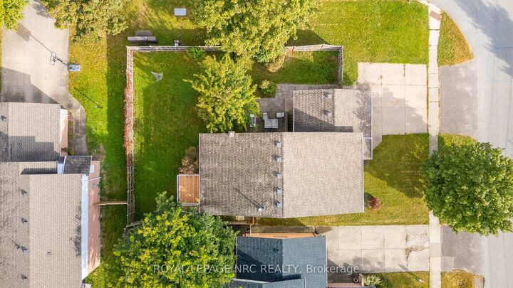 Property Photo:  32 Crestcombe Road  ON L2S 2J4 
