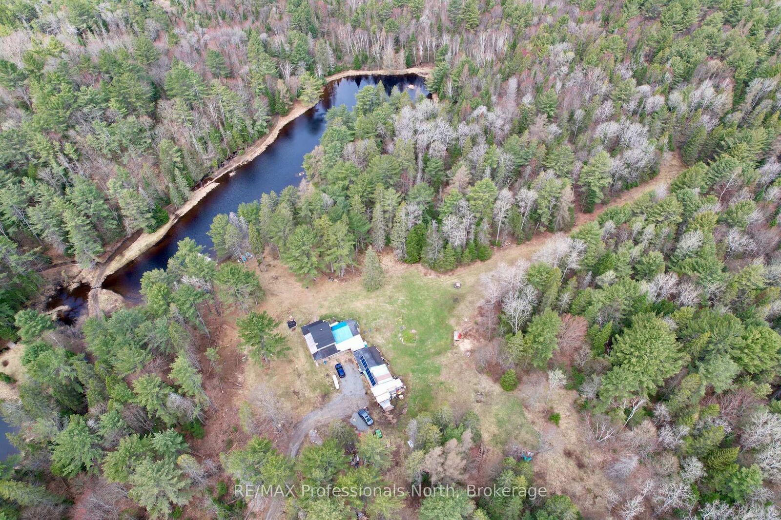 Property Photo: 862 Lynx Lake Rd Road ON P1H 2J3