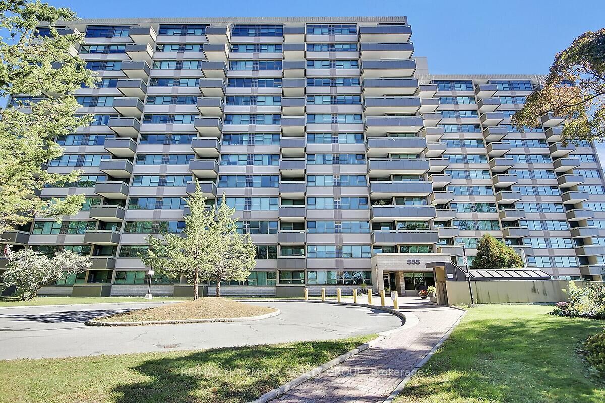 Property Photo:  555 Brittany Drive 704  ON K1K 4C5 