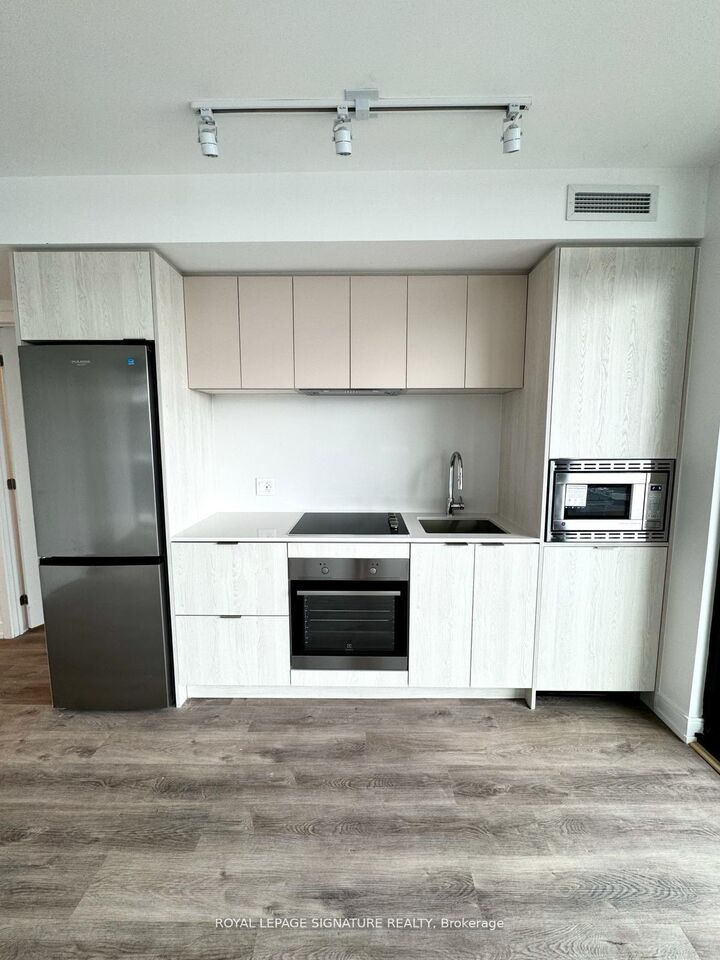 Property Photo:  1 Jarvis Street 1310  ON L8R 3J2 