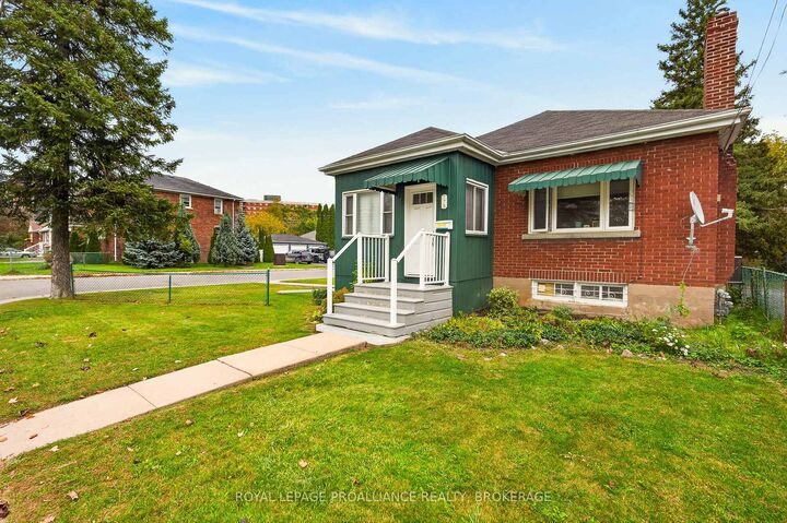 Property Photo:  175 Regent Street  ON K7L 4K2 