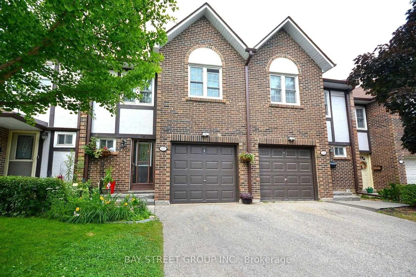 Property Photo:  2120 Rathburn Road E 127  ON L4W 2S8 