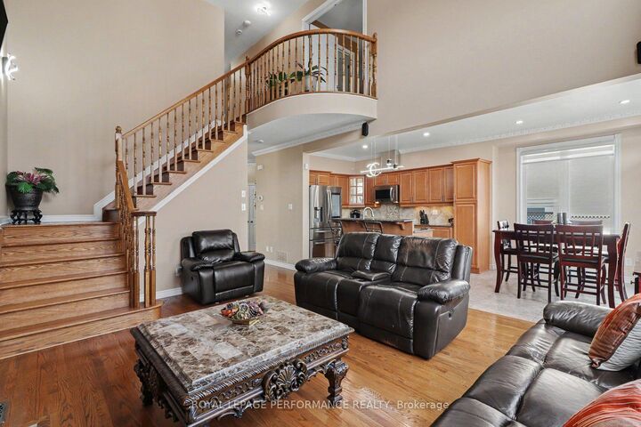 Property Photo: 119 Felicity Crescent ON K1W 0C3