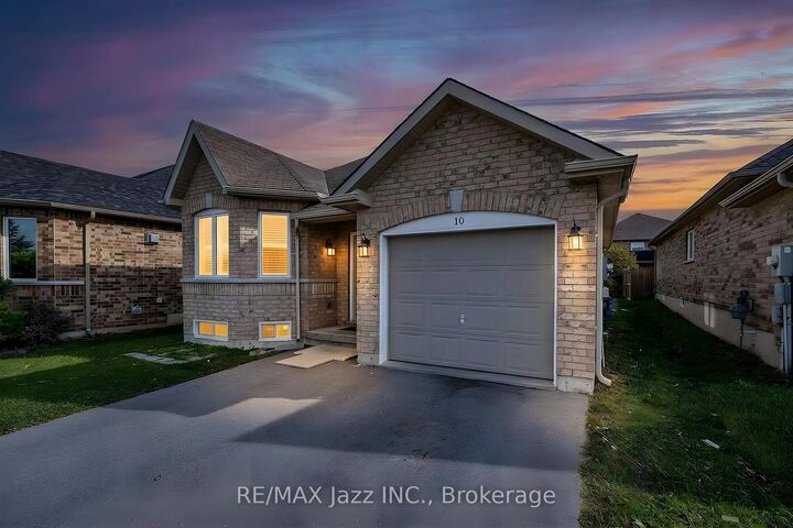 Property Photo:  10 Milner Court  ON K9V 0L2 
