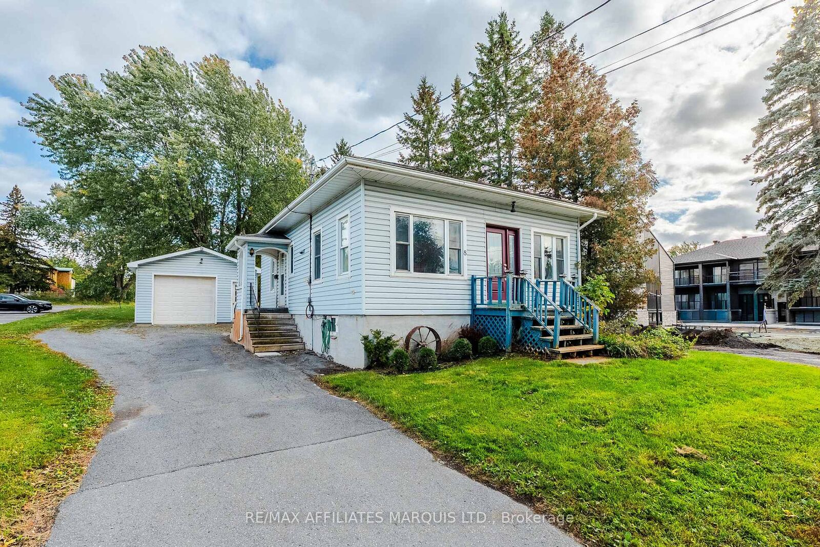 Property Photo:  8 Mechanic Street W  ON K0C 1T0 