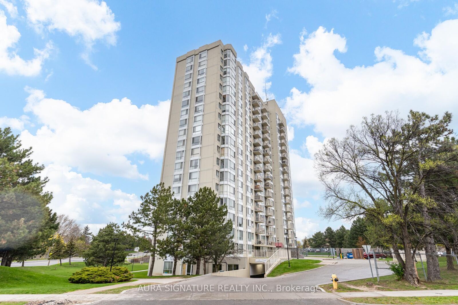 Property Photo:  3077 Weston Road 401  ON M9M 3A1 