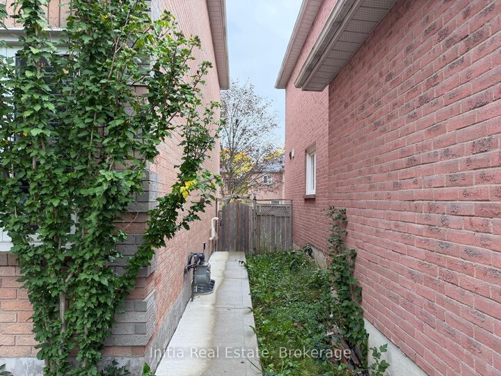 Property Photo: 18 Harkins Drive ON L1T 3T6