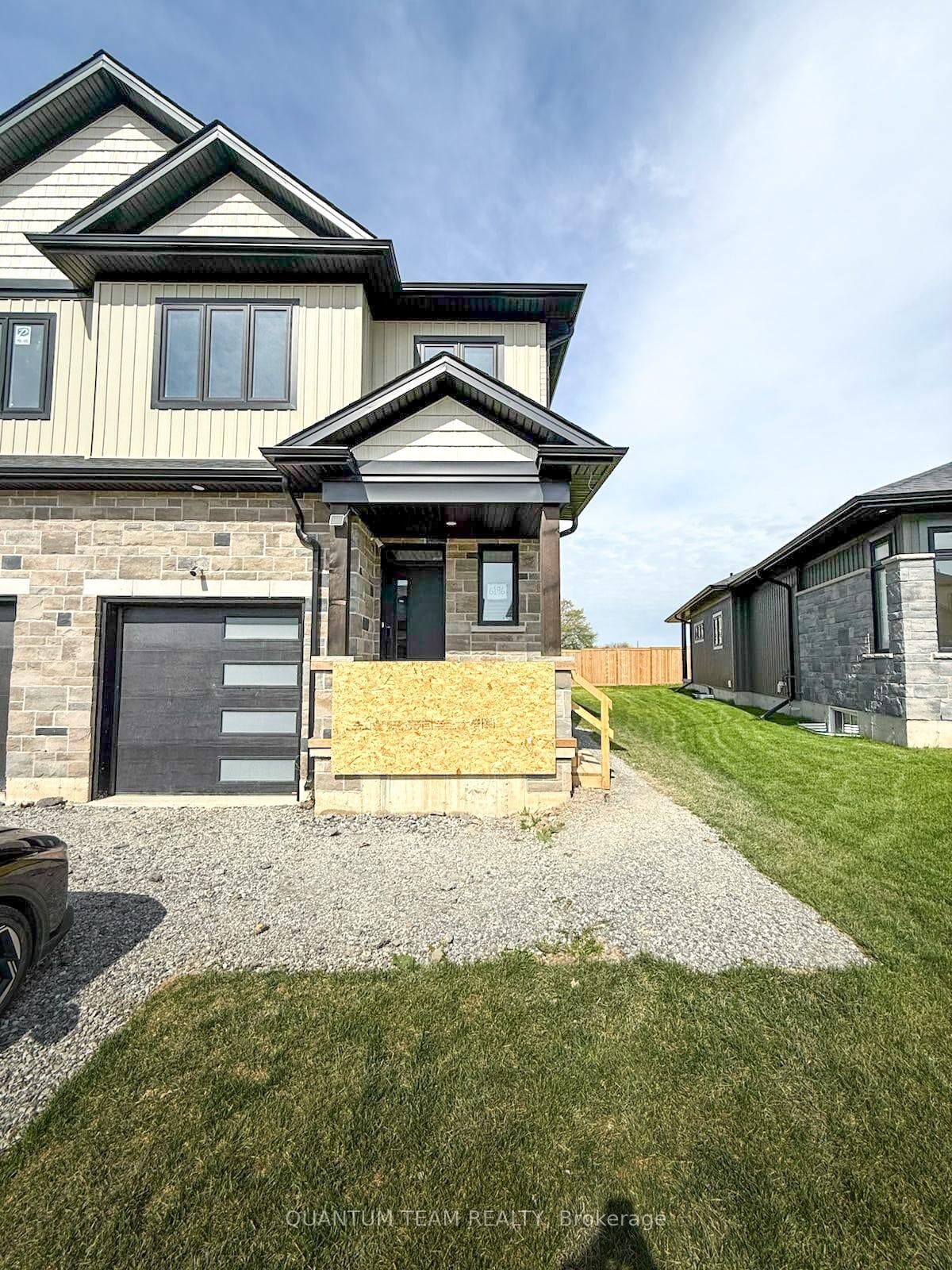 Property Photo: 6196 Curlin Crescent 2 ON L2H 0B8