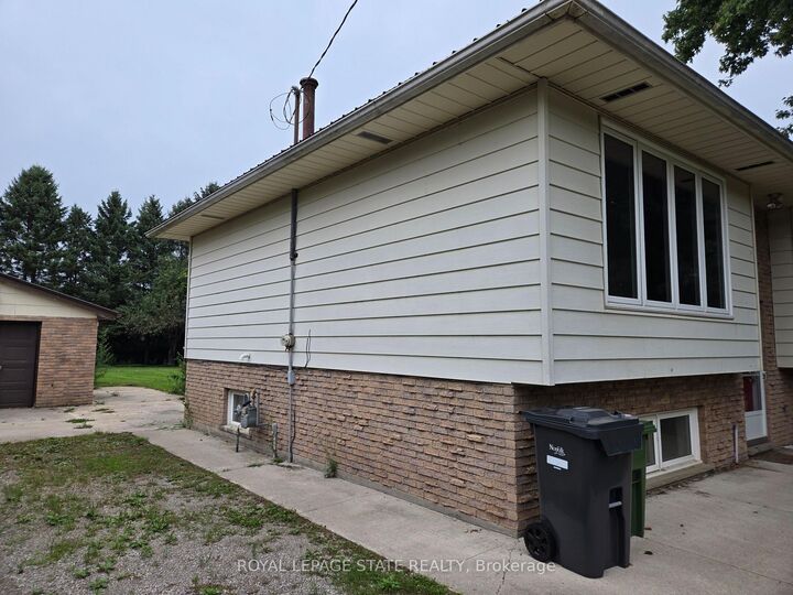 Property Photo:  8 Lyndhurst Avenue  ON N3Y 4J9 