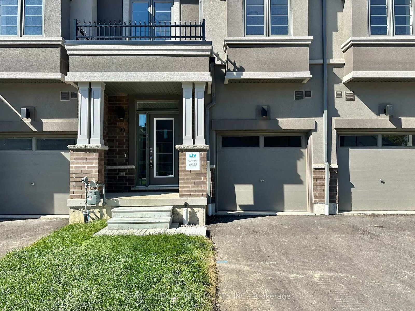 Property Photo: 660 Colborne Street 90 ON N3T 0Y7