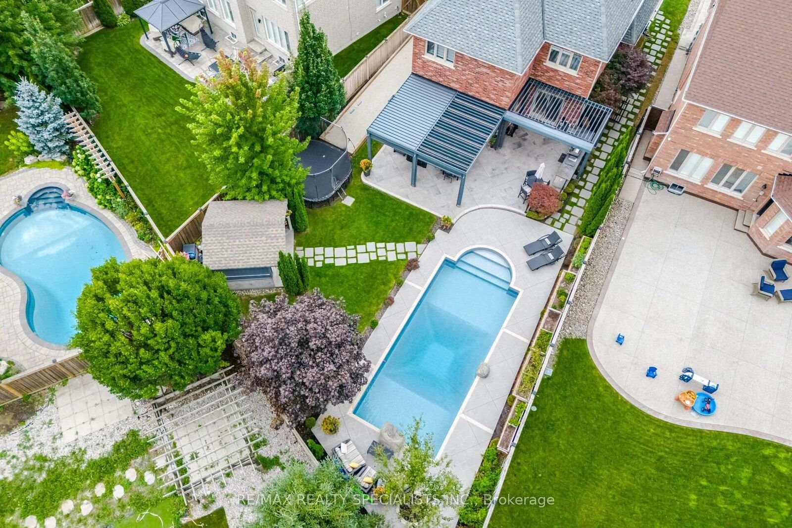 Property Photo: 6 McCandless Court ON L7C 3R7