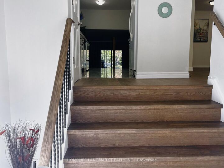 Property Photo:  6 Snowhill Crescent  ON M1S 3T5 