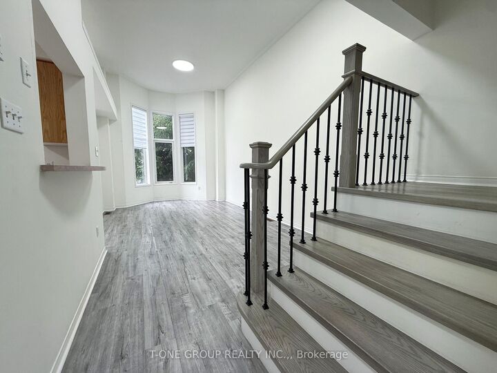 Property Photo:  90 Bridlepath Street  ON L4S 1S2 