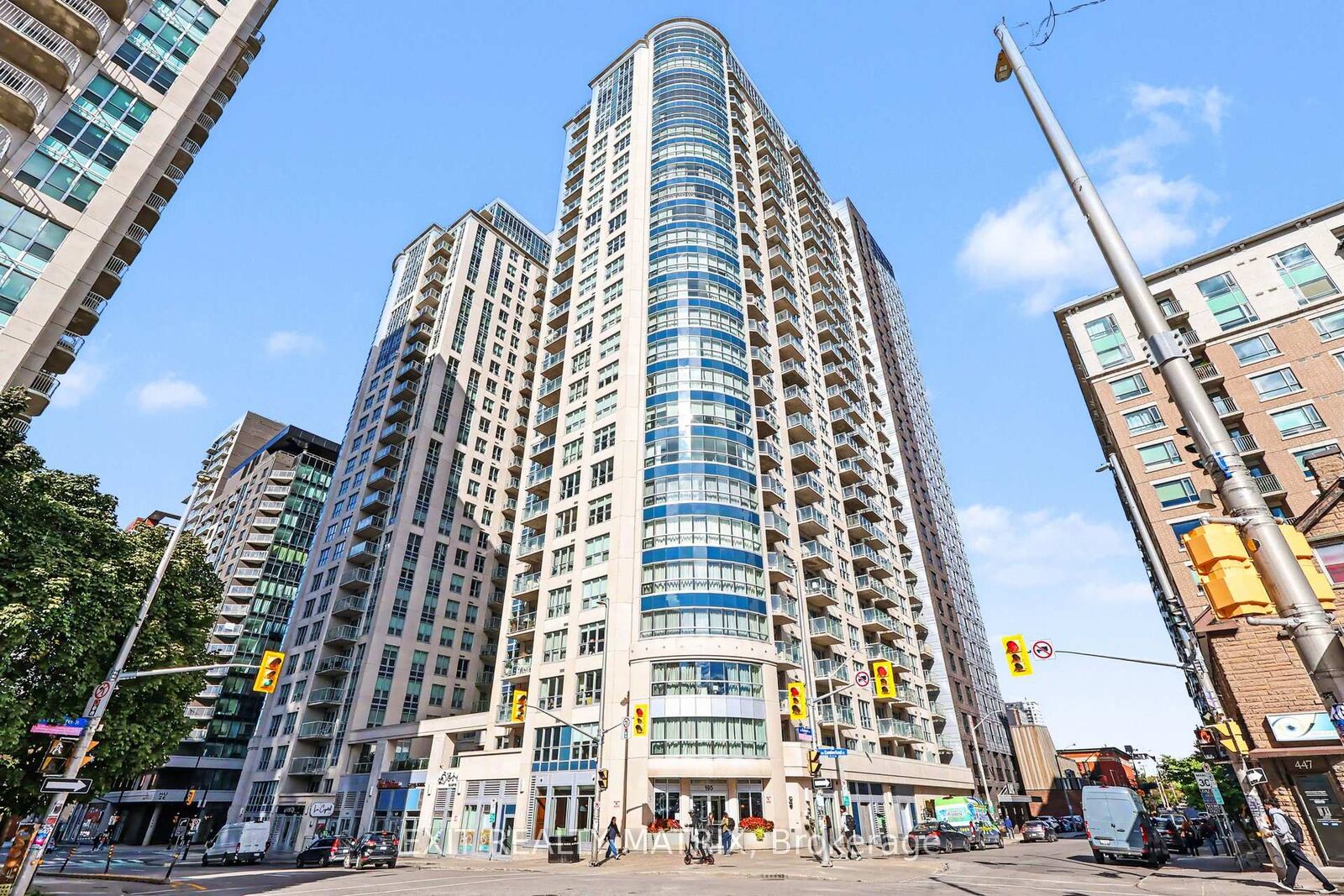 Property Photo:  195 Besserer Street 1905  ON K1N 0B6 