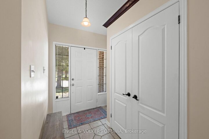 Property Photo:  4 Burnstead Crescent  ON K2M 2T4 