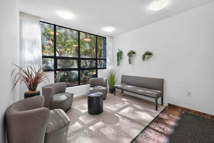 Photo de la propriété: 6 Village Green Boulevard 501 ON L8G 5B7