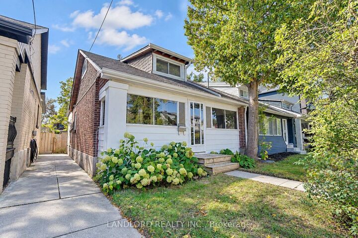 Photo de la propriété:  45 Craydon Avenue Main Fl  ON M6M 2C8 
