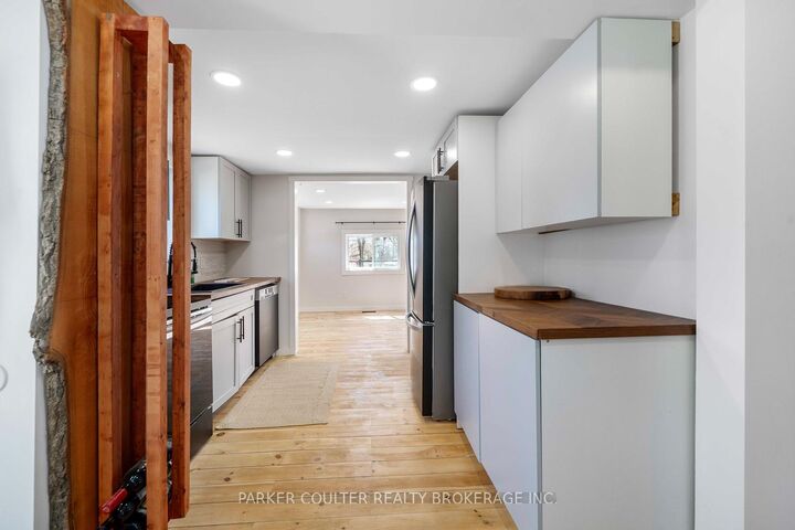 Property Photo:  160 Duckworth Street  ON L4M 3W4 