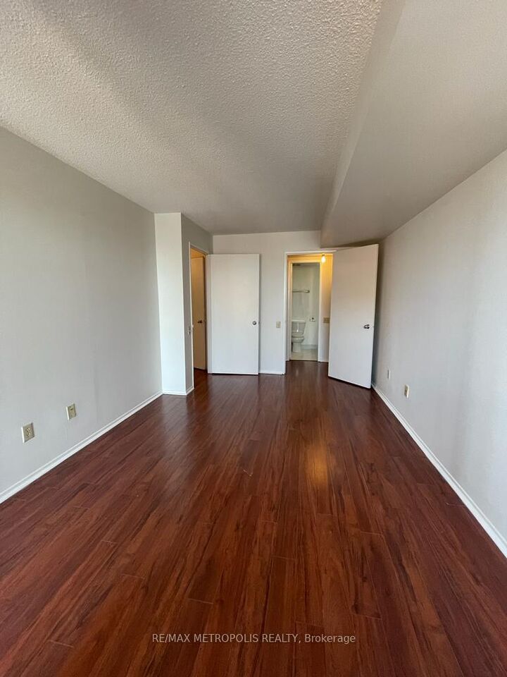 Property Photo:  2460 Eglinton Avenue E 1412  ON M1K 5J7 