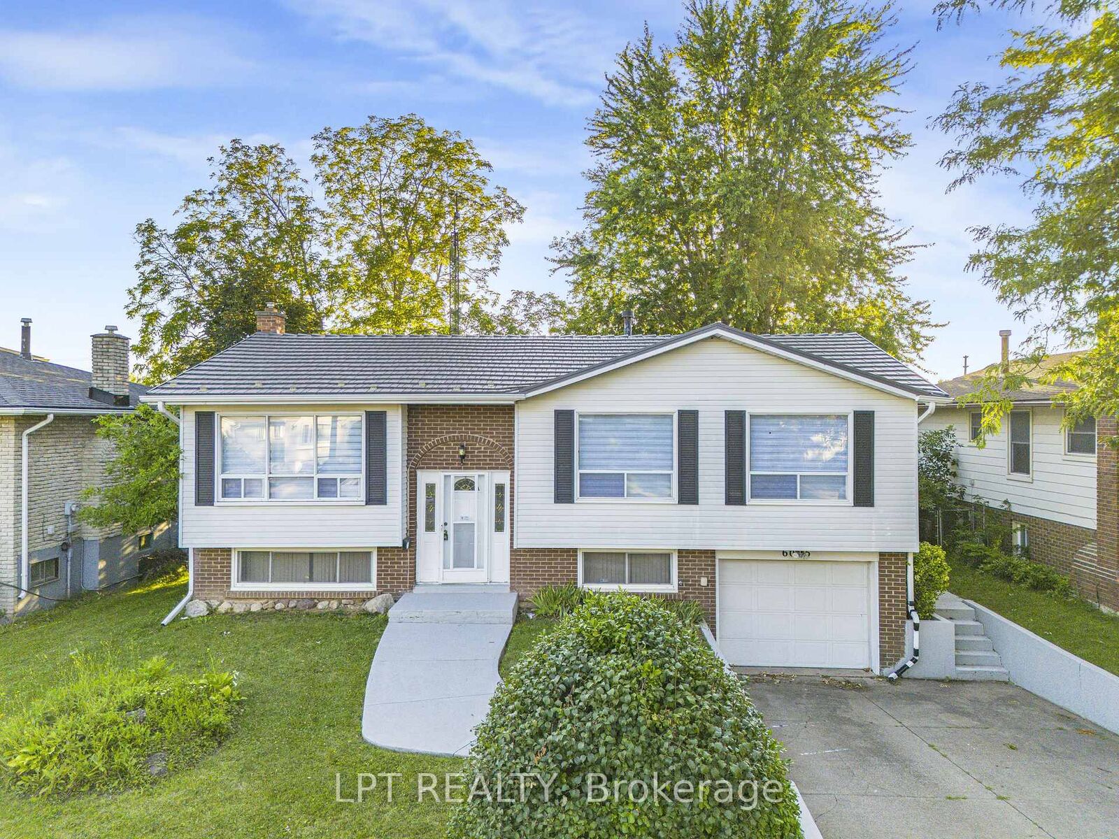 Property Photo:  6025 Belaire Avenue  ON L2H 1V1 