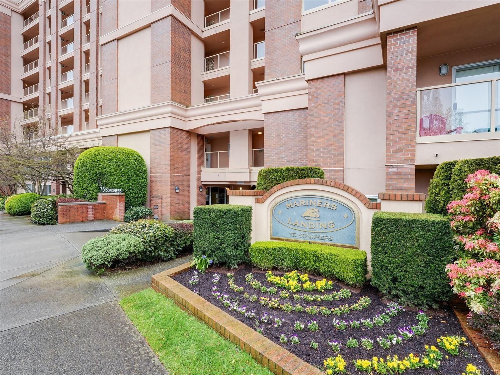 Property Photo:  75 Songhees Rd #104  BC V9A 7M5 