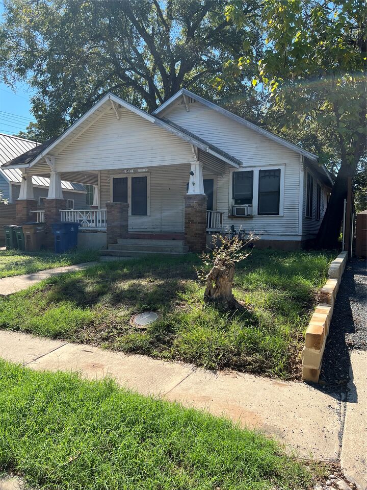 Property Photo:  2409 Willow Street  TX 78702 