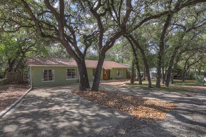 Property Photo:  767 Valley Oaks Dr Drive  TX 78133 