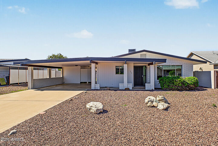 Property Photo:  930 S Roslyn Place  AZ 85208 