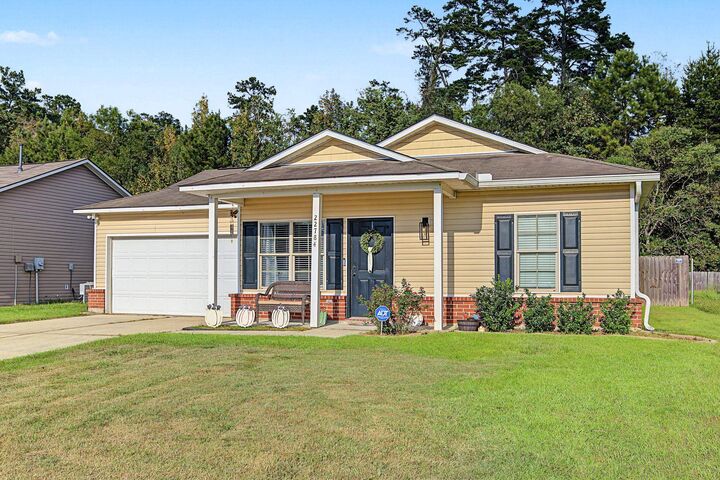 Property Photo: 22784 Lafourche Ln LA 70726