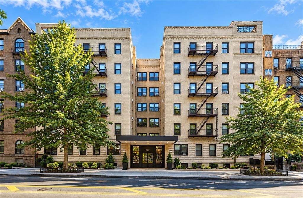 Property Photo:  125 Ocean Avenue 5D  NY 11225 