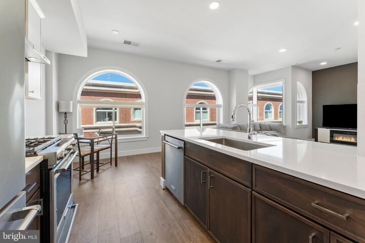 Property Photo:  635 Slaters Lane 405  VA 22314 