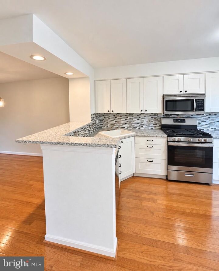 Property Photo: 3022 Kings Village Road VA 22306