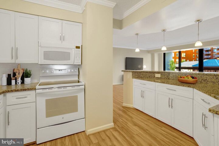 Property Photo:  3800 Fairfax Drive 105  VA 22203 