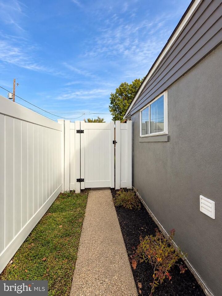 Property Photo: 46 Newberry Lane PA 19054