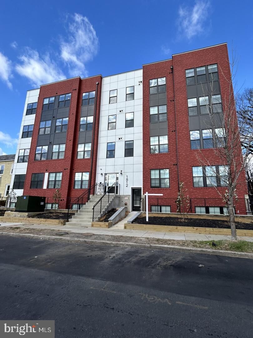 Property Photo: 1812 H Place NE 202 DC 20002