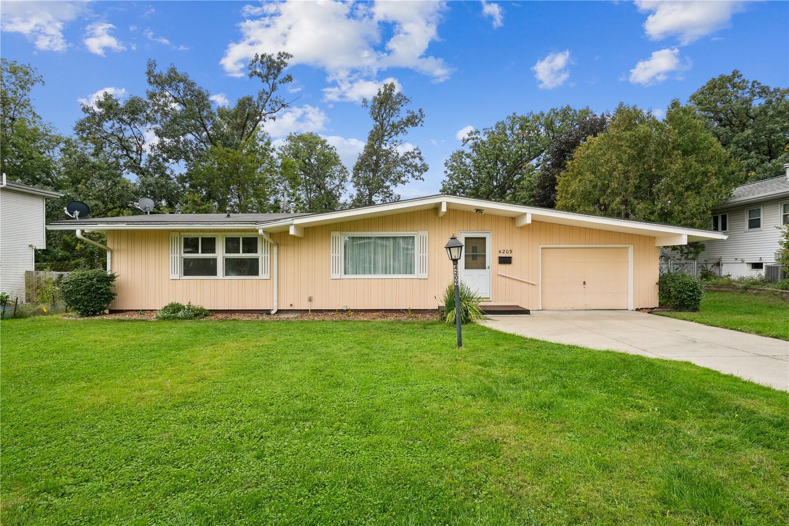 Property Photo:  4209 Northwood Drive NE  IA 52402 