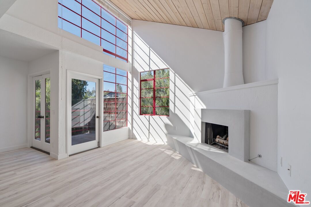 Property Photo:  29235 Heathercliff Rd, Unit 11  CA 90265 