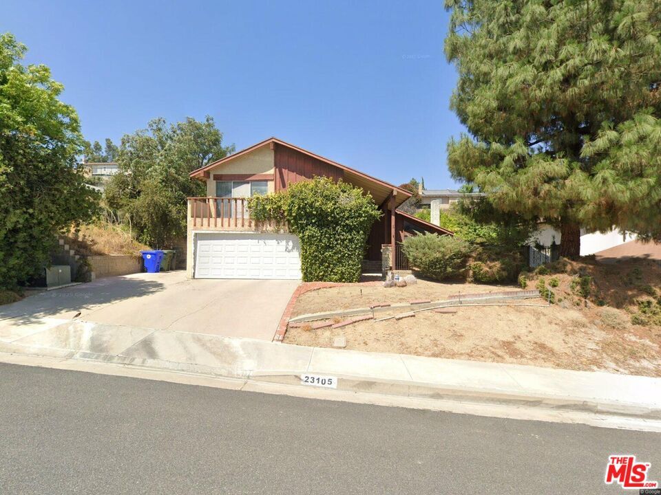 Property Photo:  23105 Posada Dr  CA 91354 