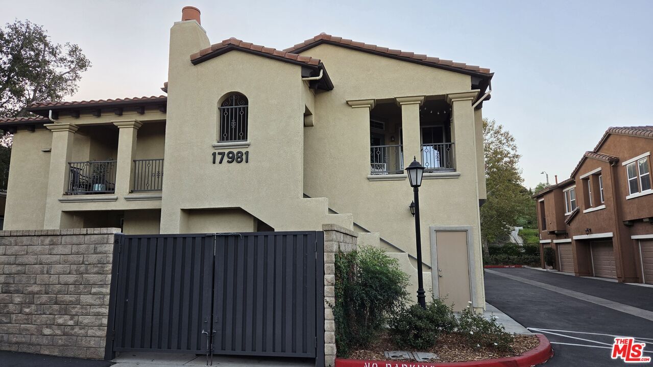 Property Photo:  17981 Lost Canyon Rd, Unit 108  CA 91387 
