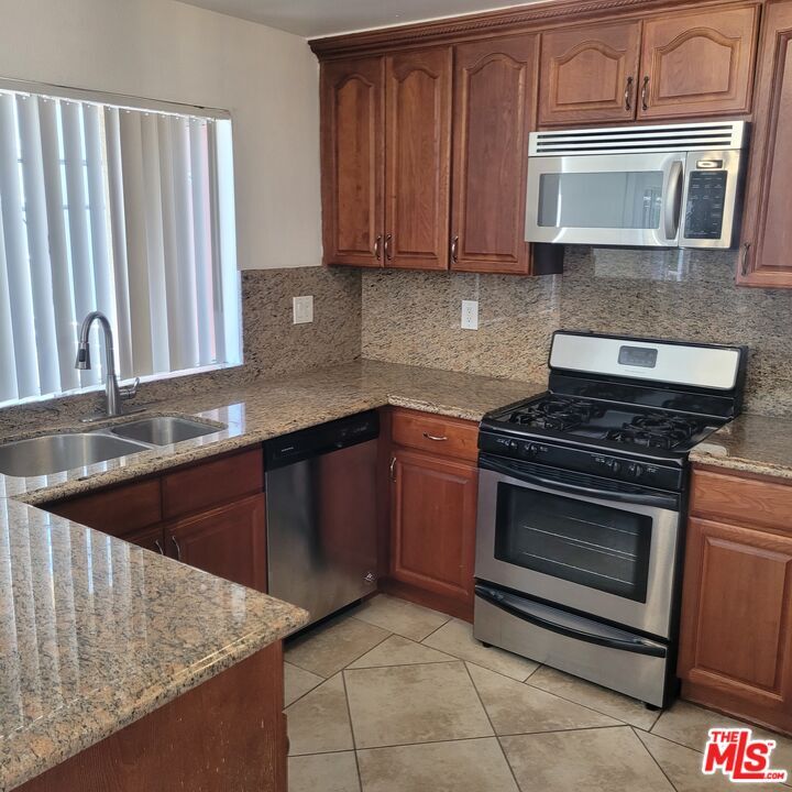 Property Photo: 1200 S Shenandoah St, Unit 105 CA 90035
