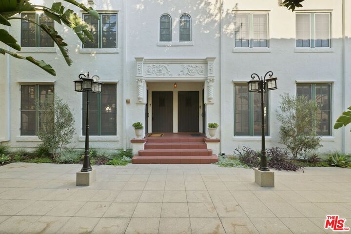 Property Photo: 1250 N Harper Ave, Unit 302 CA 90046