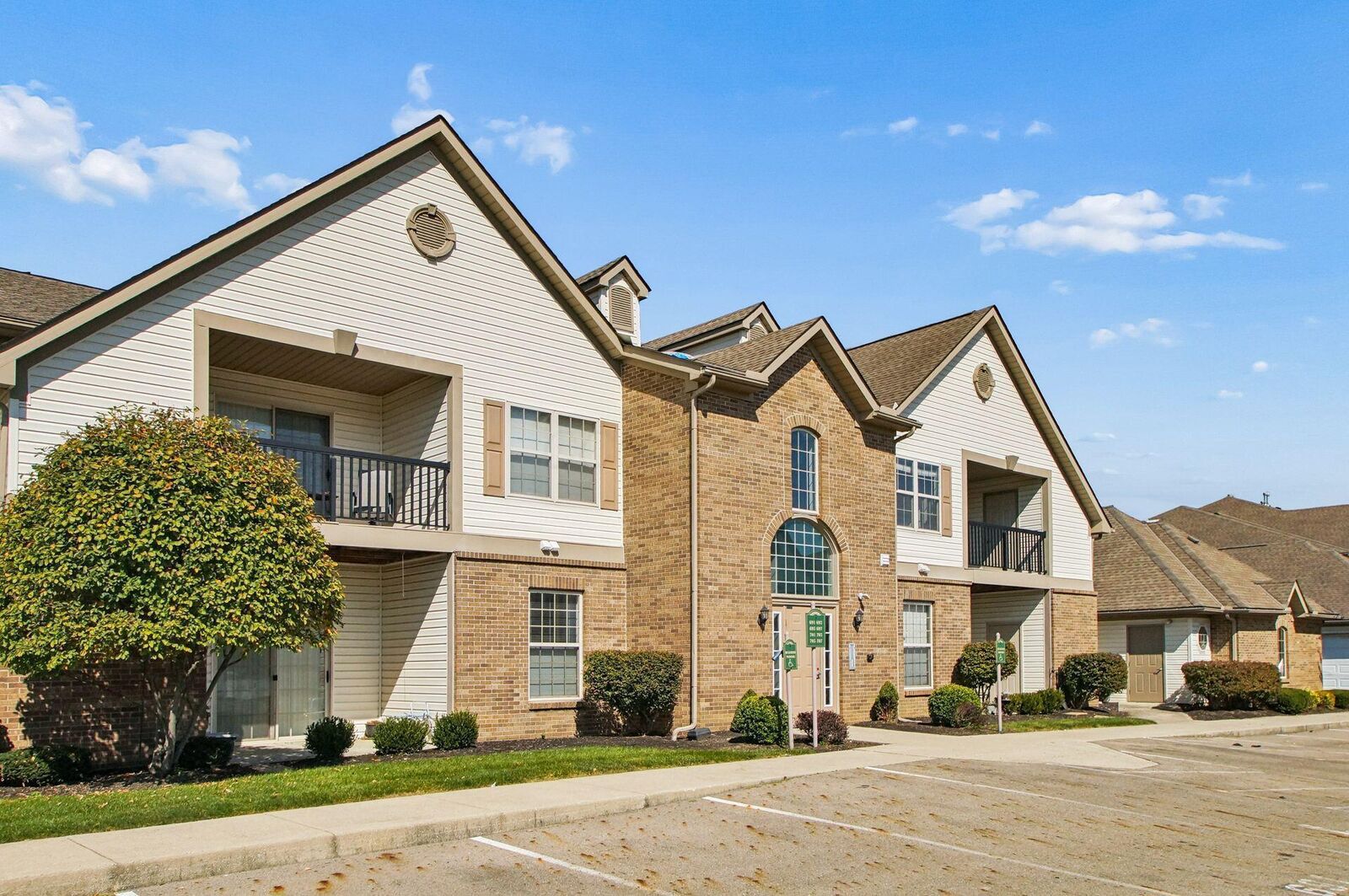 Property Photo: 707 Hidden Springs Drive OH 43035