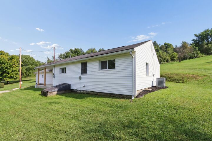Property Photo: 17380 Texas SE Road OH 43056