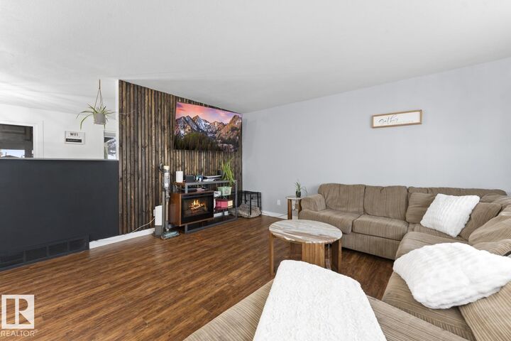 Property Photo: 622 13 St AB T9M 1B2