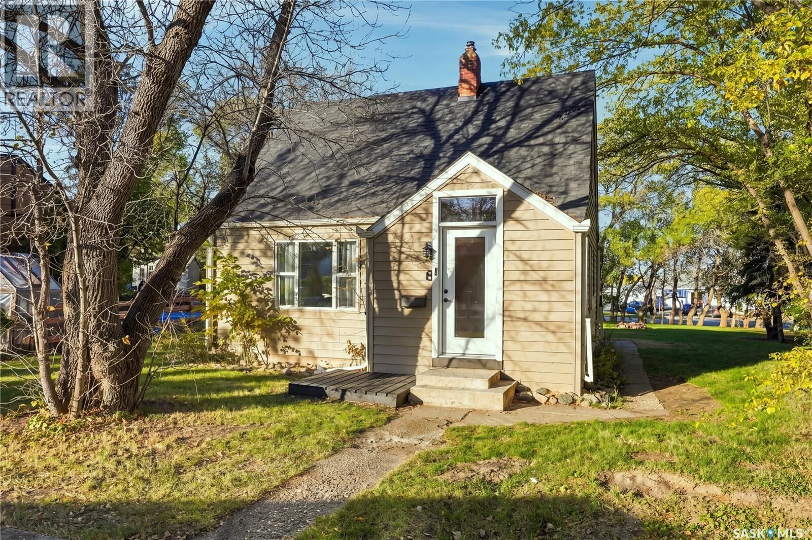 Property Photo: 8 Connaught Place SK S7L 1C7