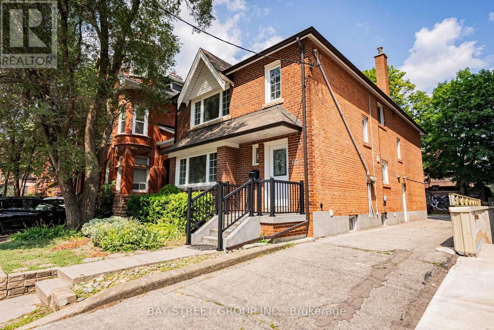 Property Photo:  65 Spadina Road  ON M5R 2T1 