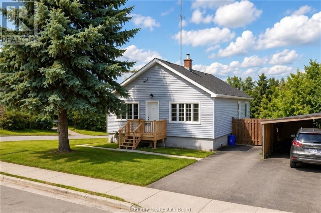 Property Photo:  582 Ash Street  ON P3C 2A6 