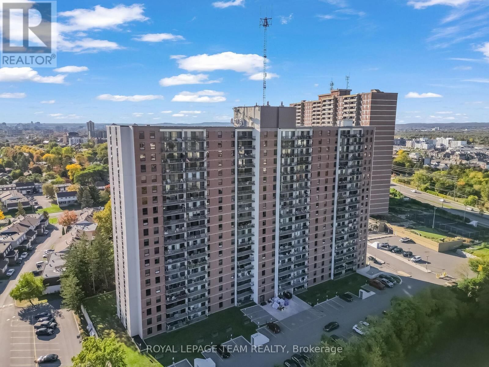 Property Photo: 665 Bathgate Drive 1804 ON K1K 3Y4