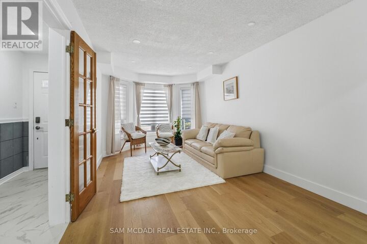 Property Photo:  3071 Bayberry Drive  ON L5N 6P1 