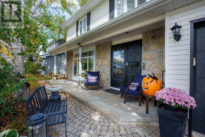 Property Photo:  11 Welkin Crescent  ON K2E 5M4 